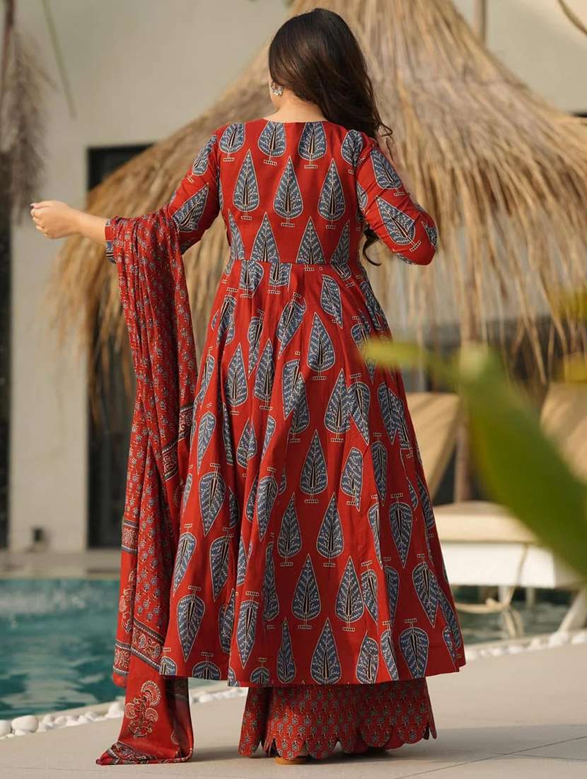 women three quarter sleeve kurta palazzo with dupatta set - 22057673 - Standard Image - 3
