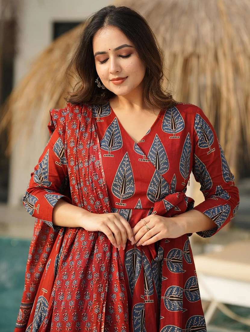 women three quarter sleeve kurta palazzo with dupatta set - 22057673 - Standard Image - 5