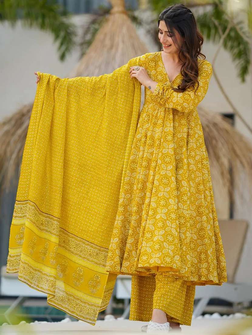 women three quarter sleeve kurta palazzo with dupatta set - 22057674 - Standard Image - 5