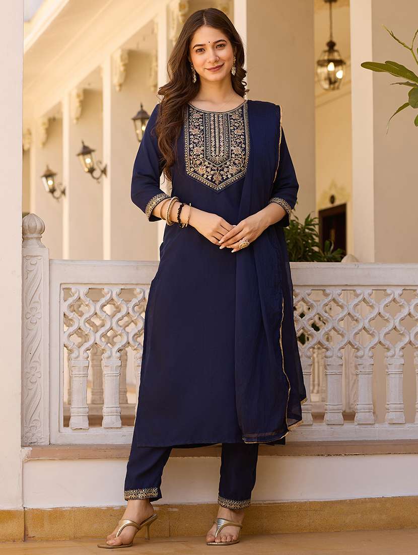women three quarter sleeve kurta pant with dupatta set - 22057699 - Zoom Image - 0