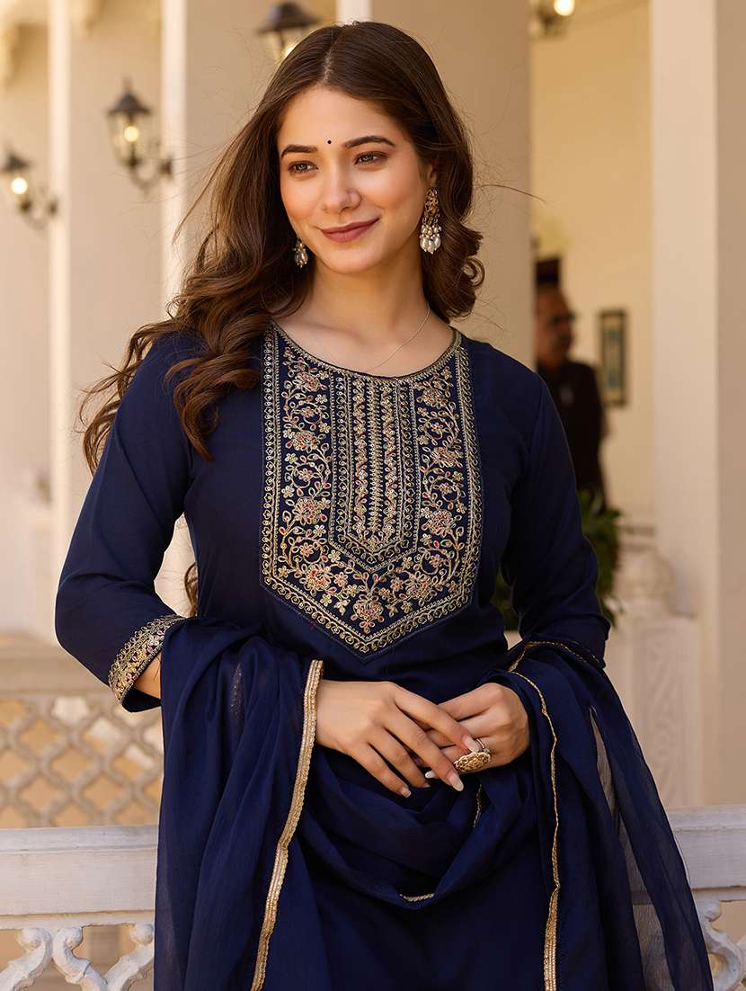women three quarter sleeve kurta pant with dupatta set - 22057699 - Standard Image - 5