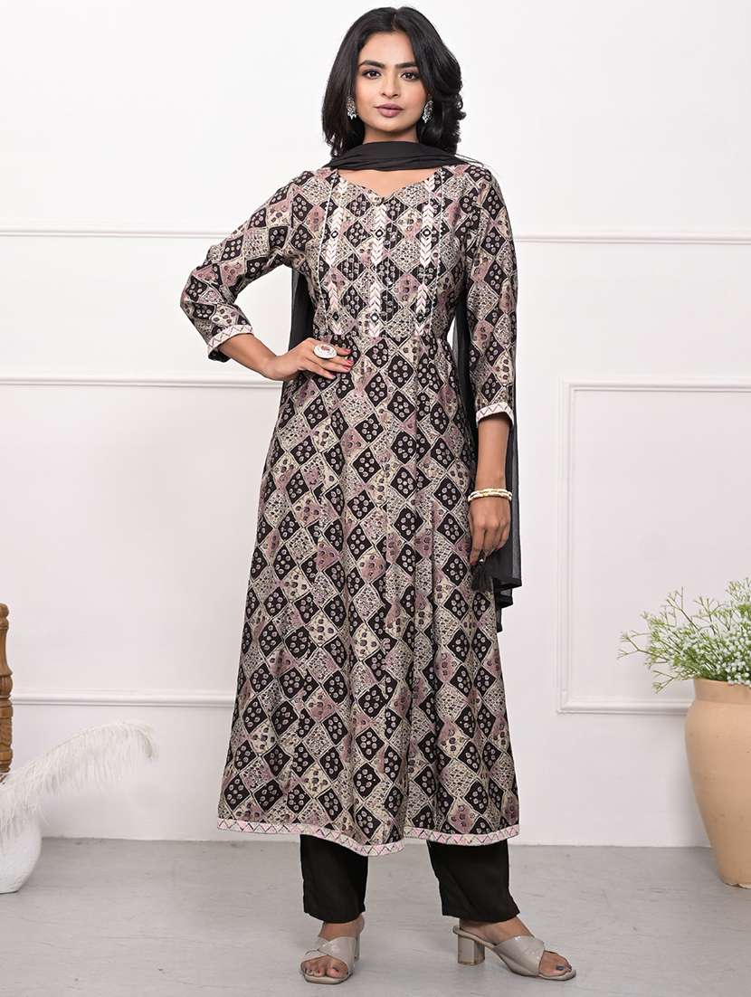 women three quarter sleeve kurta and pant with dupatta  - 22058059 -  Standard Image - 5