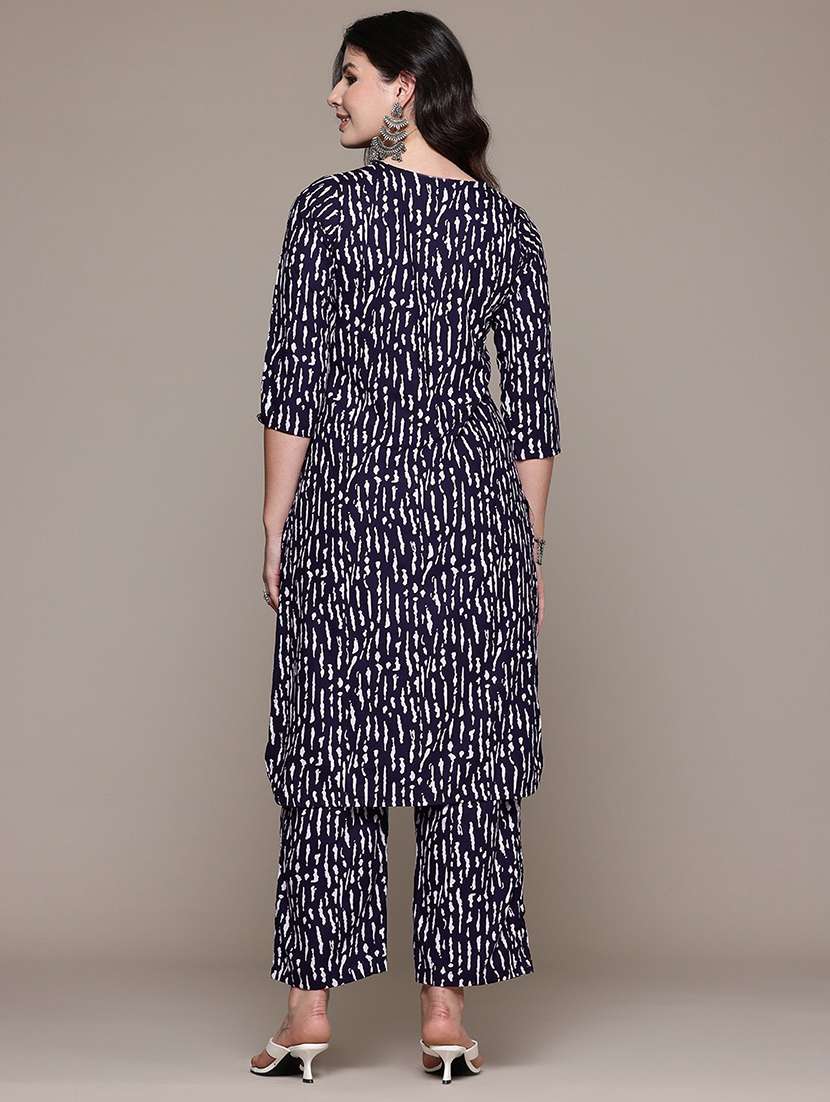 women three quarter sleeve kurta and palazzo set - 22058135 -  Standard Image - 3