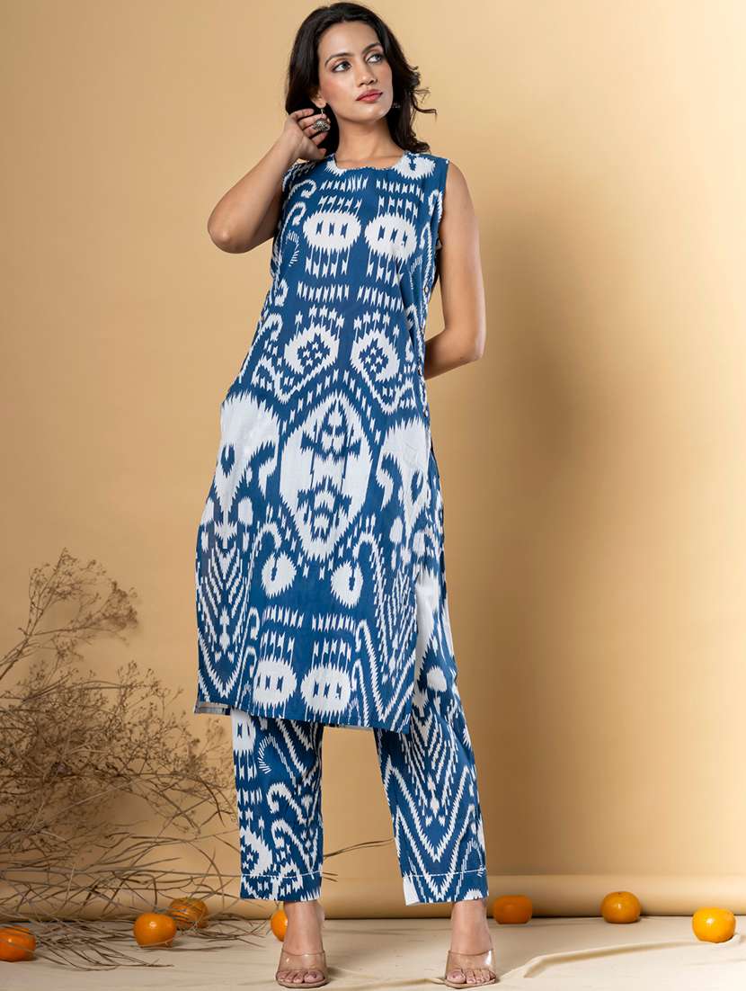 women printed sleeveless kurta and pant set