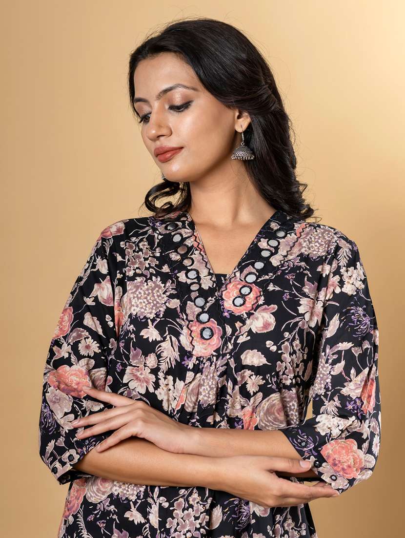 women three quarter sleeve kurta and pant set - 22058171 -  Standard Image - 5