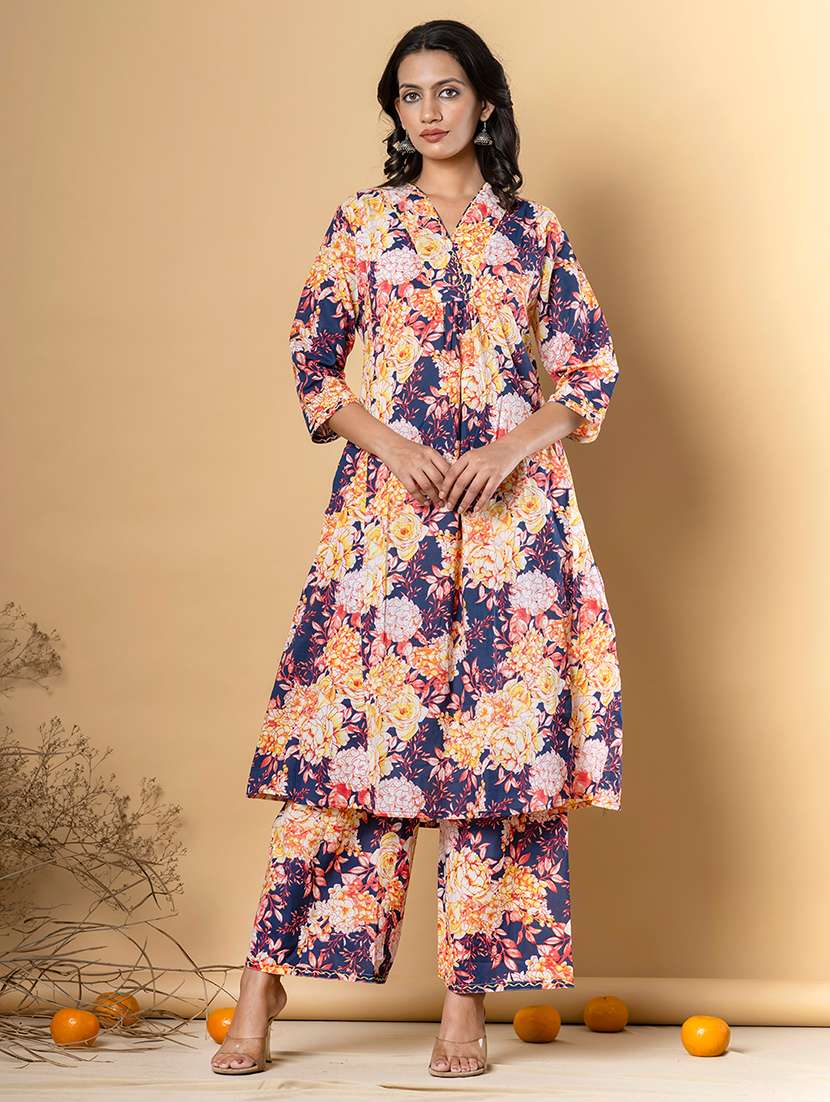 women three quarter sleeve kurta and palazzo set - 22058173 - Zoom Image - 0