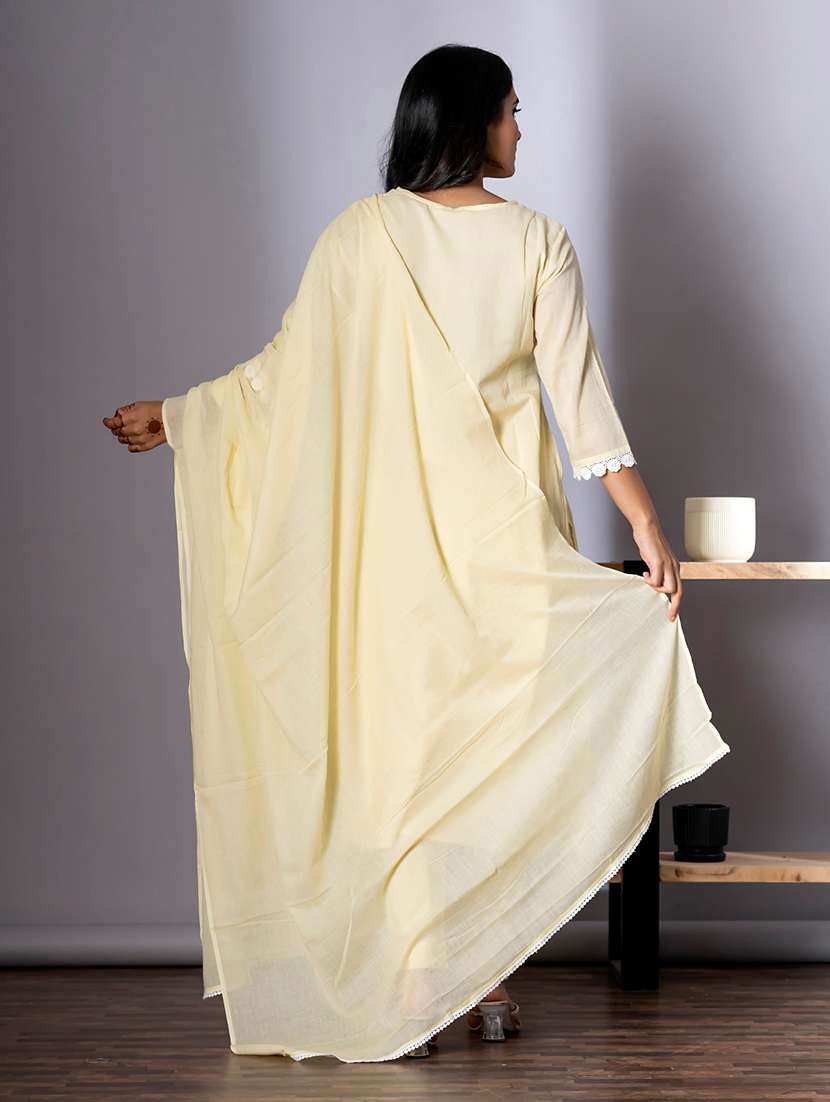women three quarter sleeve kurta and pant with dupatta  - 22058212 -  Standard Image - 3