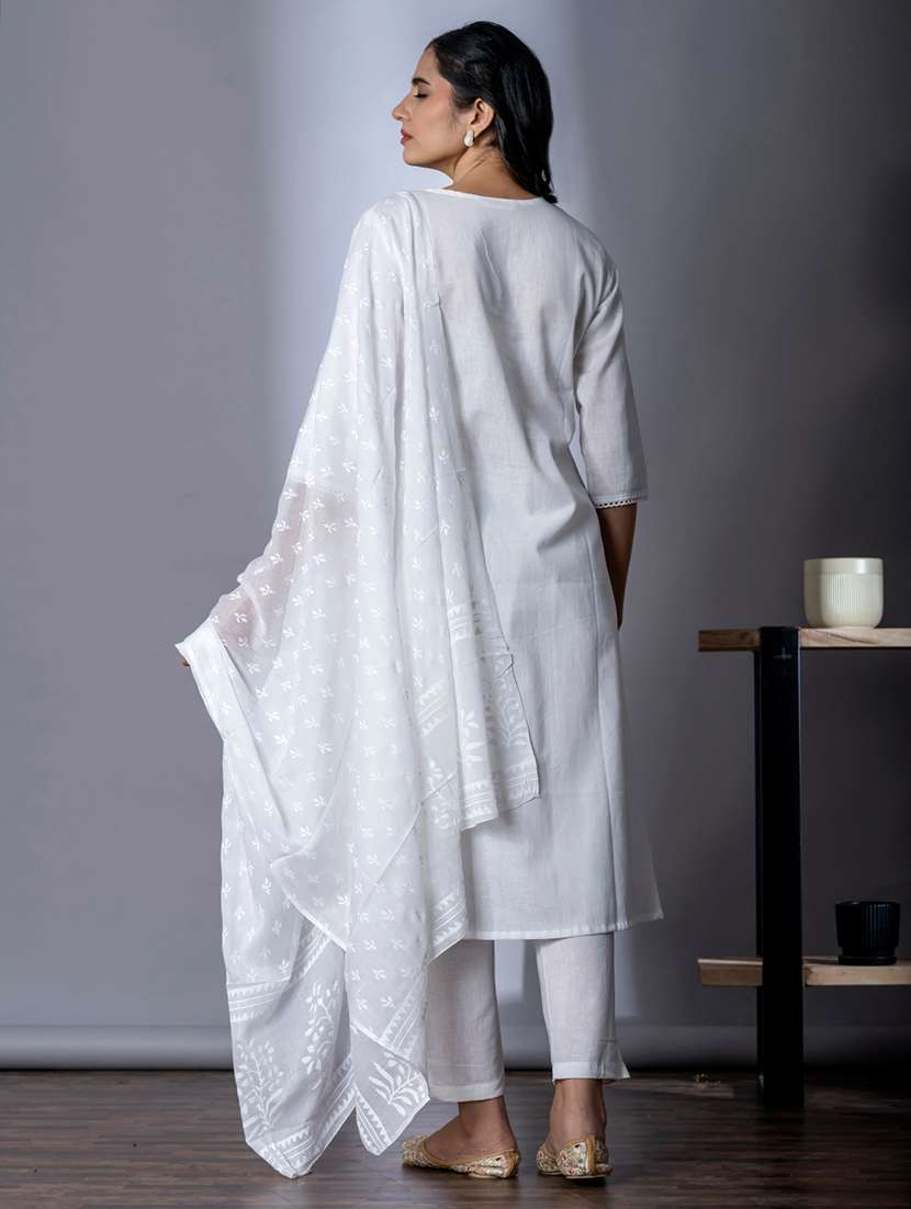 women three quarter sleeve kurta and pant with dupatta  - 22058244 -  Standard Image - 3