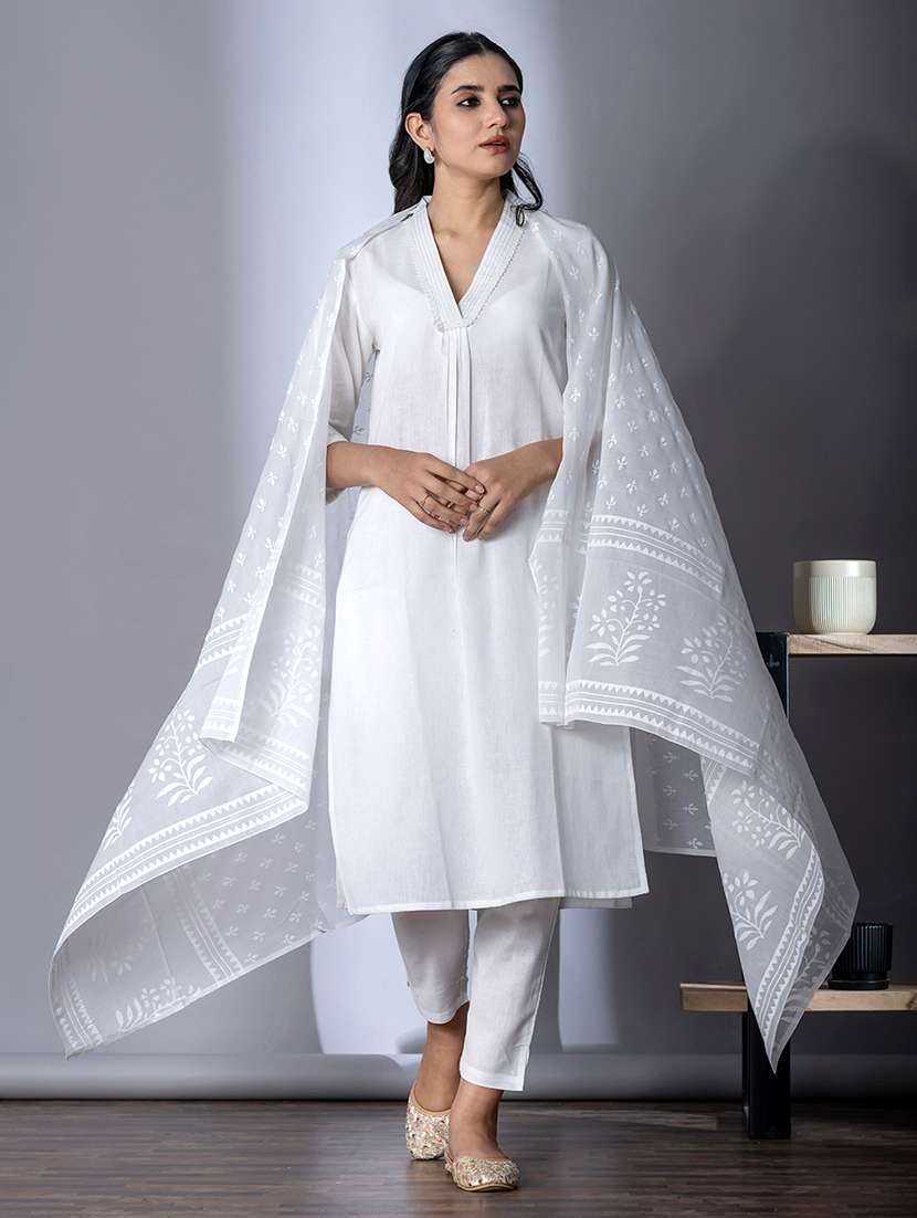 women three quarter sleeve kurta and pant with dupatta  - 22058245 -  Standard Image - 3