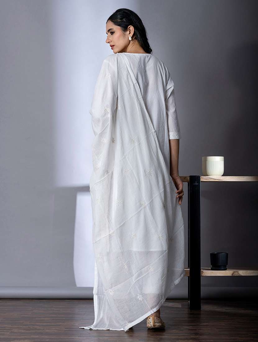 women three quarter sleeve kurta and pant with dupatta  - 22058247 -  Standard Image - 3