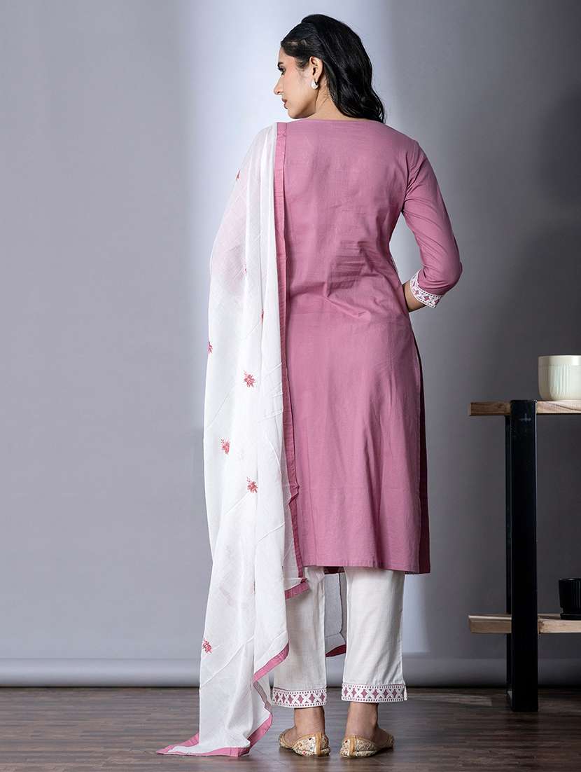 women three quarter sleeve kurta and pant with dupatta  - 22058249 -  Standard Image - 3