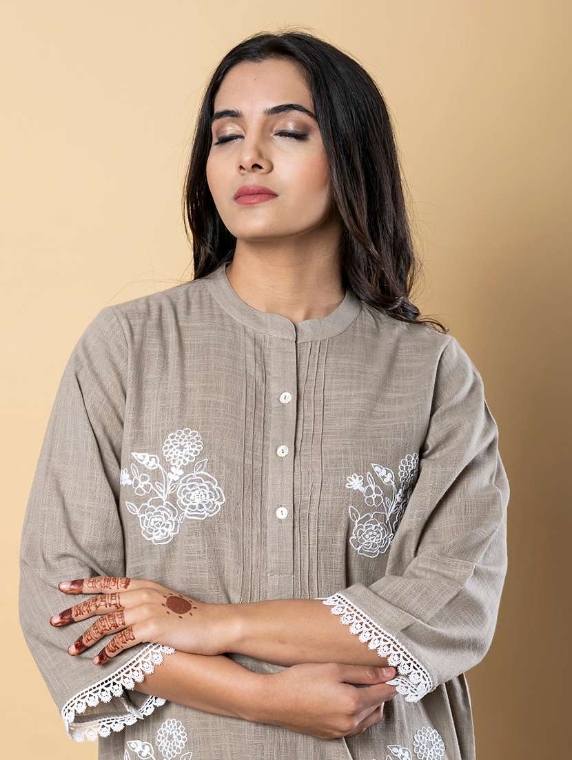 floralwomen three quarter sleeve kurta and pant with dupatta embellished kurta palazzo set with mandarin collar - 22058256 -  Standard Image - 5