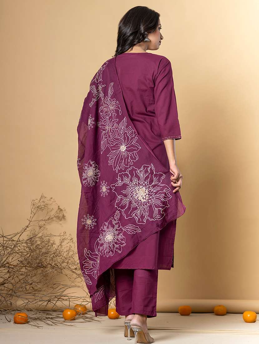 women three quarter sleeve kurta and pant with dupatta  - 22058268 -  Standard Image - 3