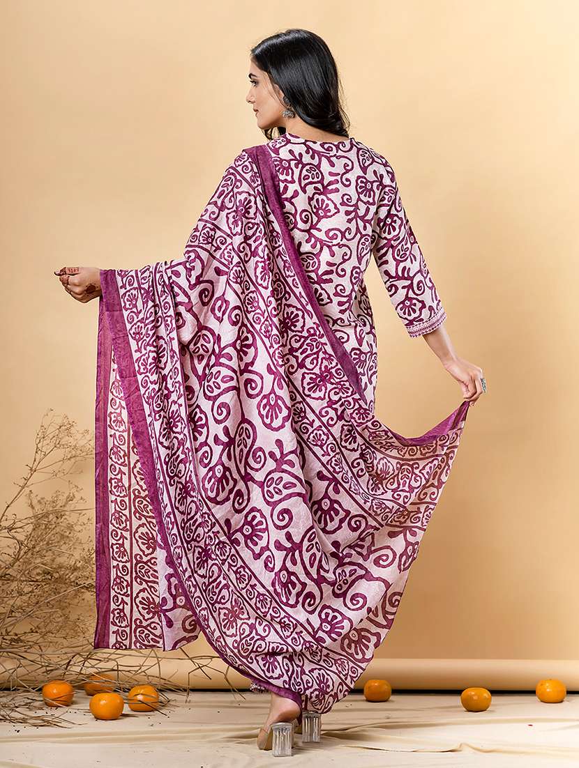 women three quarter sleeve kurta and pant with dupatta - 22058274 - Standard Image - 3