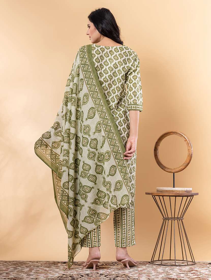 women three quarter sleeve kurta and pant with dupatta  - 22058279 -  Standard Image - 3