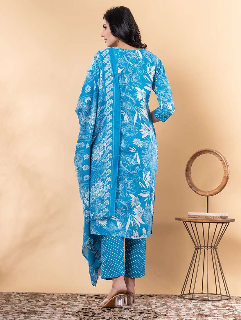 women three quarter sleeve kurta and pant with dupatta  - 22058299 -  Standard Image - 3