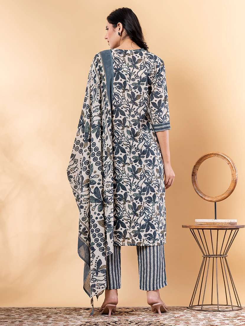 women three quarter sleeve kurta and pant with dupatta  - 22058304 -  Standard Image - 3