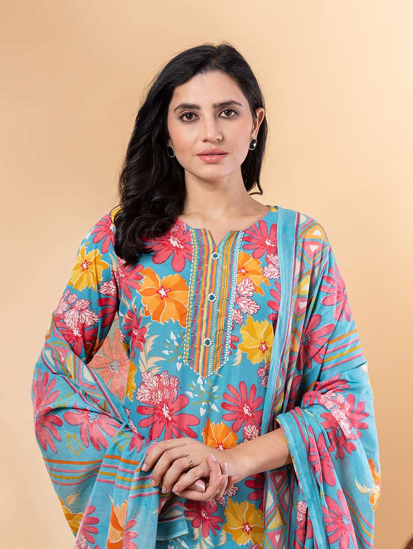 women three quarter sleeve kurta and pant with dupatta  - 22058305 -  Standard Image - 5