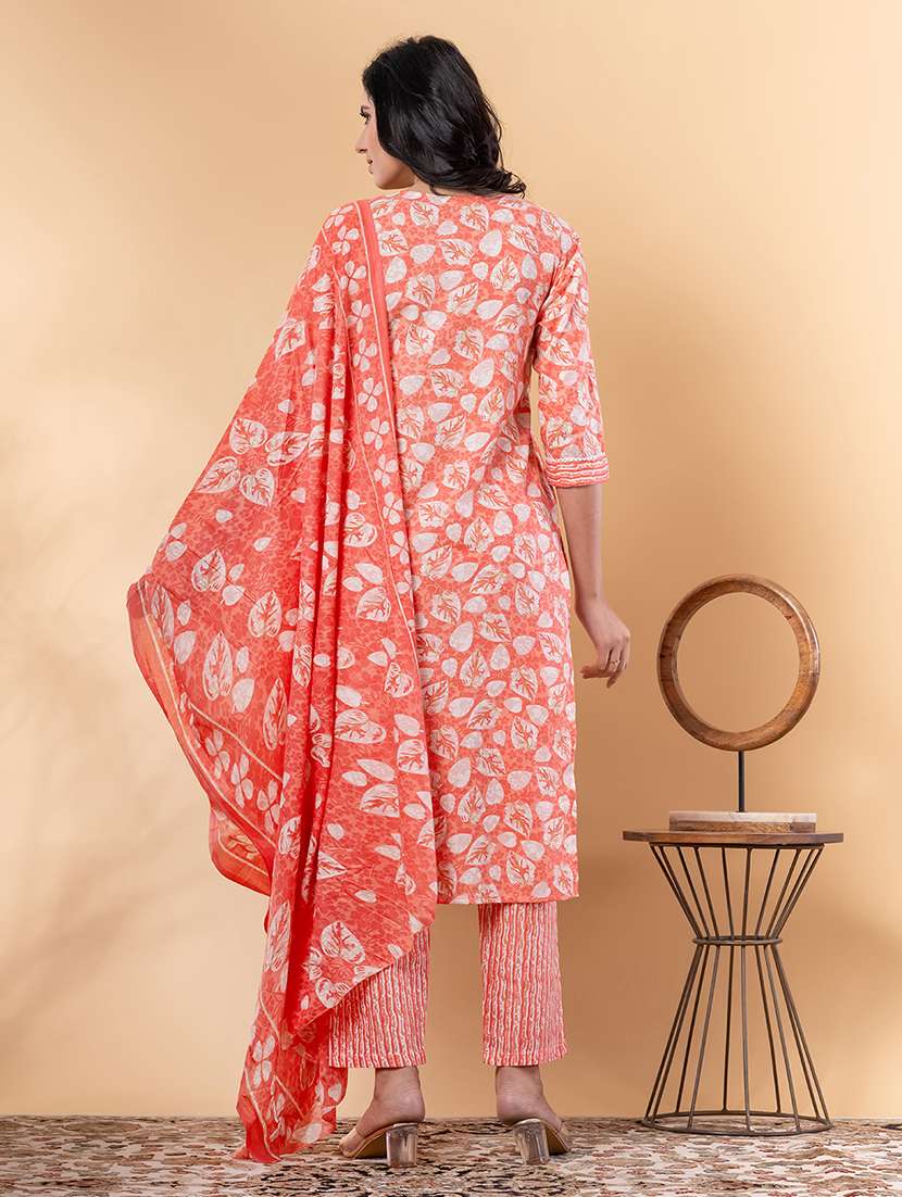 women three quarter sleeve kurta and pant with dupatta  - 22058307 -  Standard Image - 3