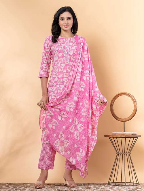 women three quarter sleeve kurta and pant with dupatta - 22058308 - Standard Image - 0
