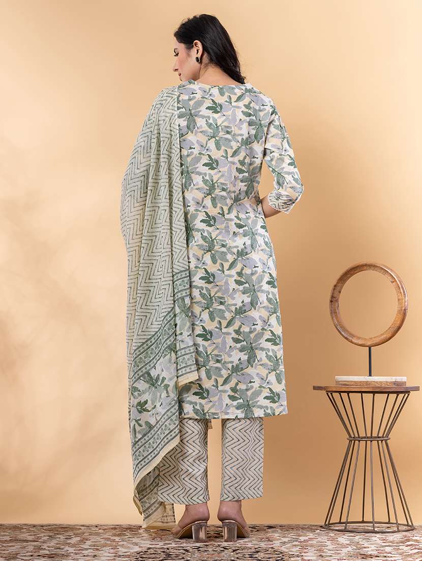 women three quarter sleeve kurta and pant with dupatta  - 22058309 -  Standard Image - 3