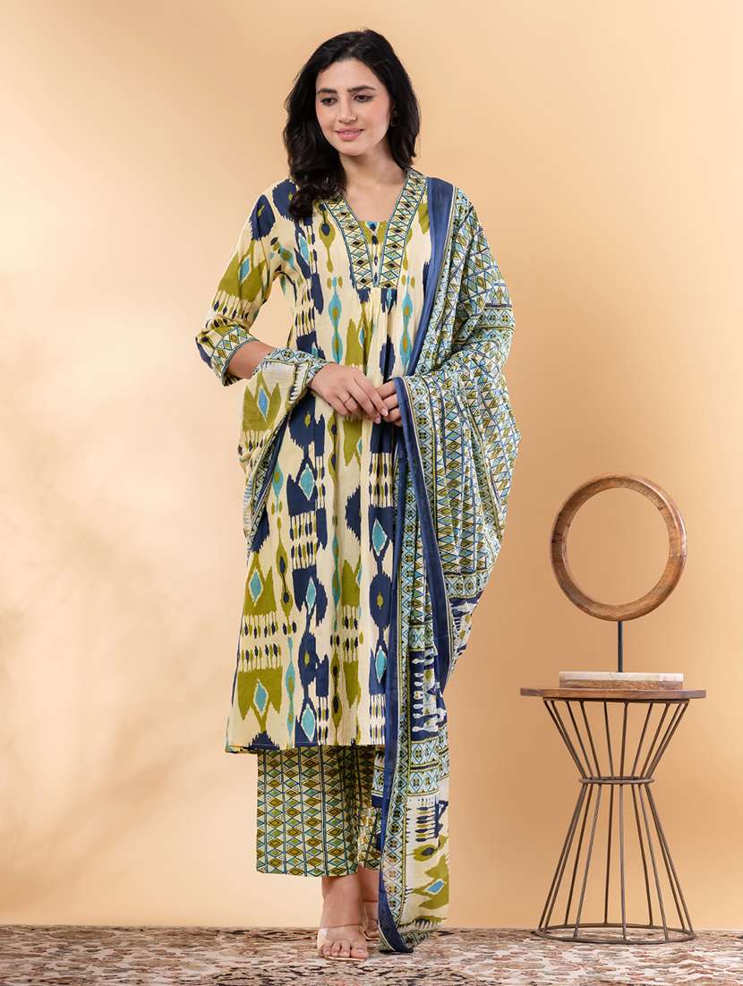 women three quarter sleeve kurta palazzo with dupatta set - 22058312 -  Standard Image - 3