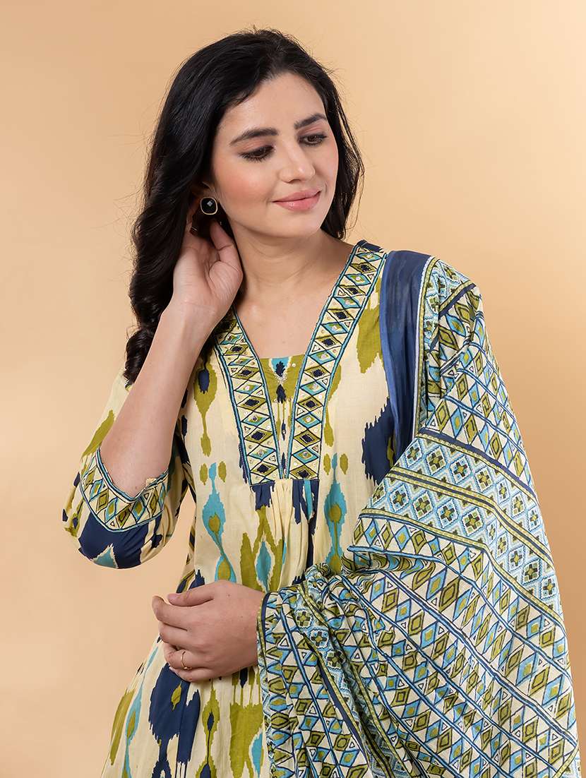 women three quarter sleeve kurta palazzo with dupatta set - 22058312 -  Standard Image - 5