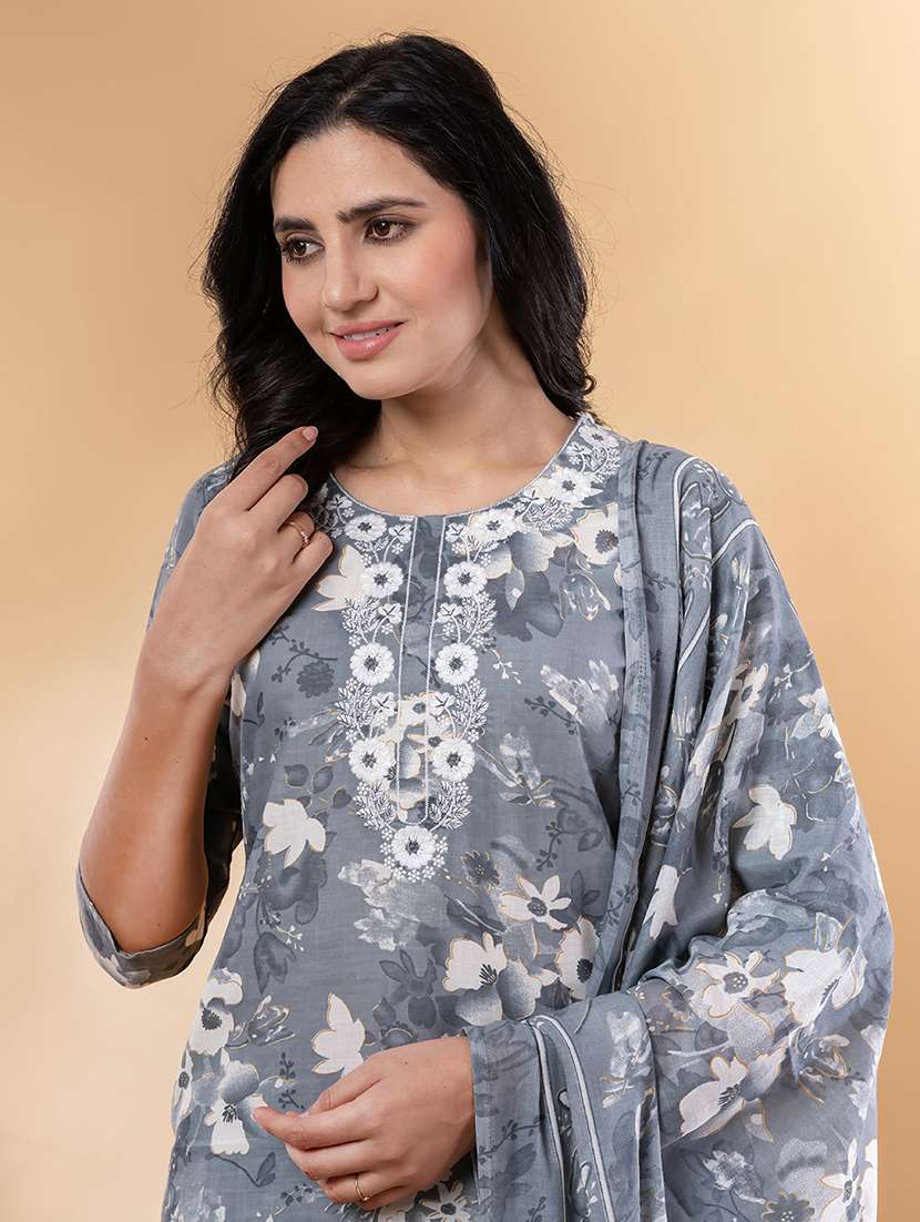 women three quarter sleeve kurta pant with dupatta set - 22058315 -  Standard Image - 5