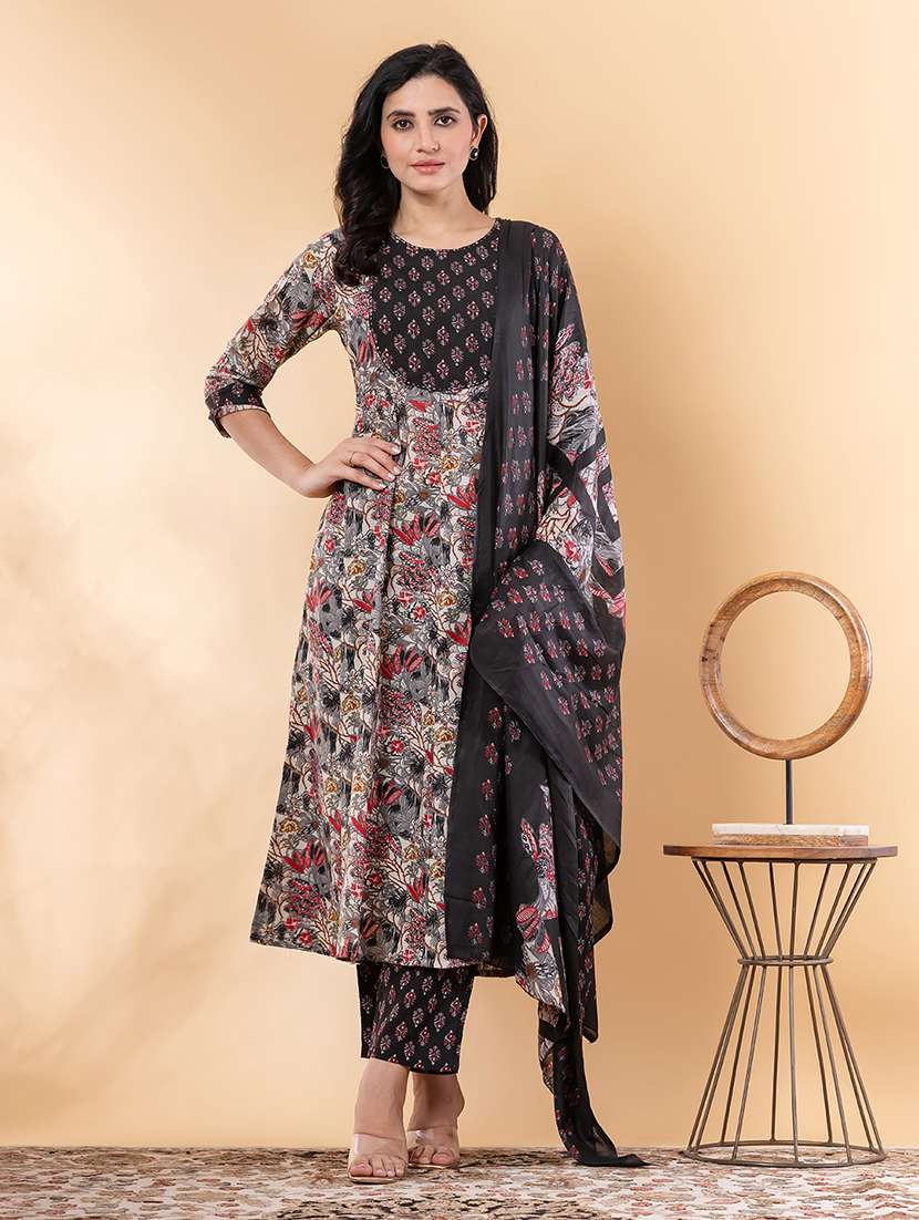 women three quarter sleeve kurta pant with dupatta set