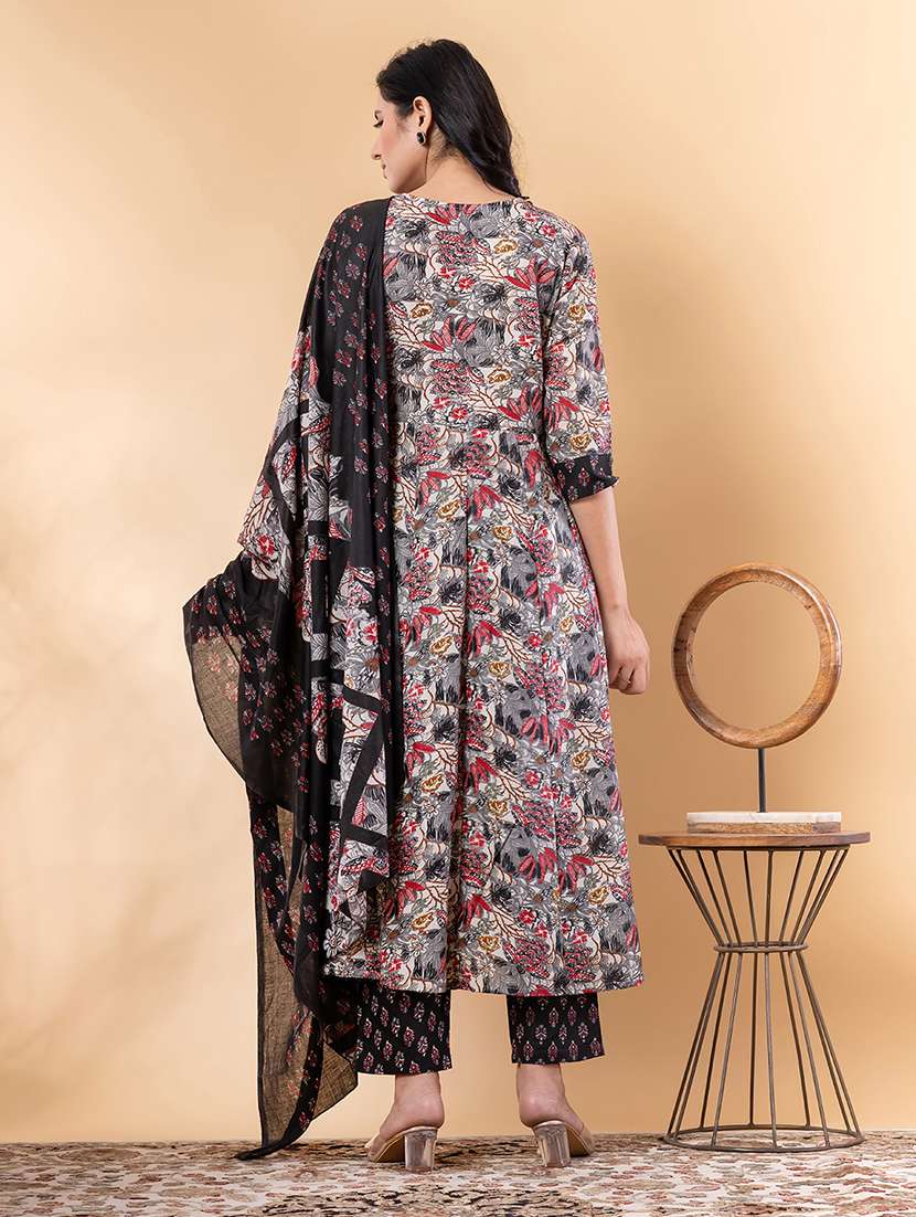 women three quarter sleeve kurta pant with dupatta set - 22058320 -  Standard Image - 3