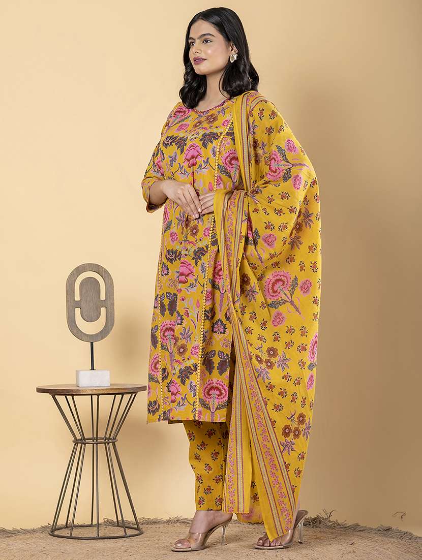 women three quarter sleeve kurta pant with dupatta set - 22058371 -  Standard Image - 3