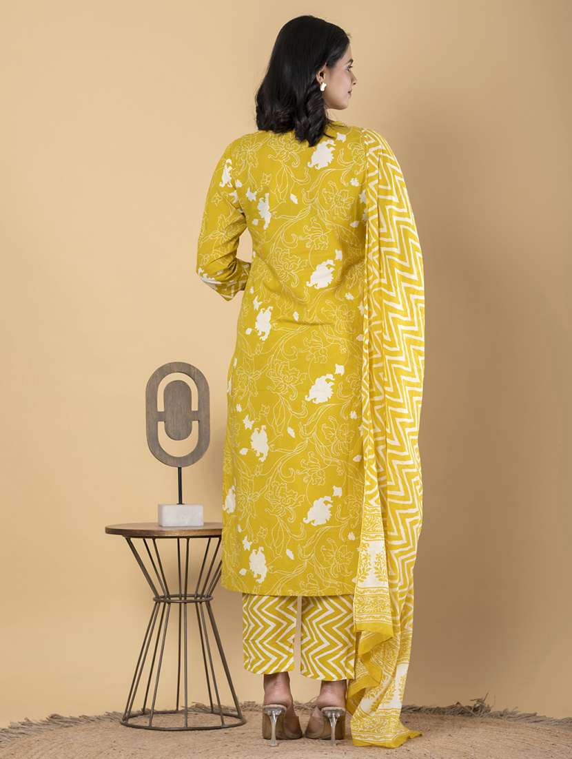 women three quarter sleeve kurta pant with dupatta set - 22058376 -  Standard Image - 3