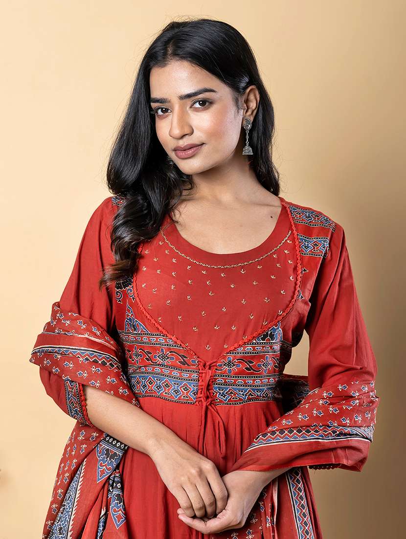 red cotton suit set - 22058378 - Standard Image - 5
