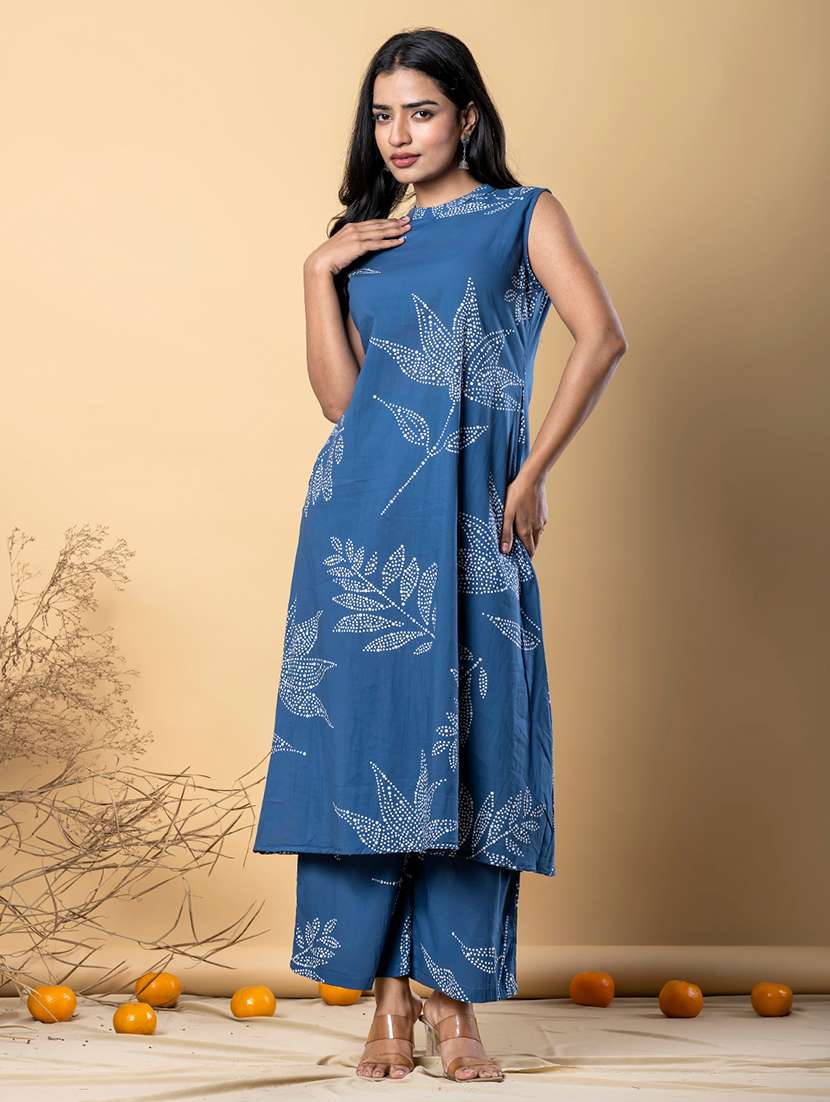 women sleeveless kurta and palazzo set - 22058386 -  Standard Image - 3