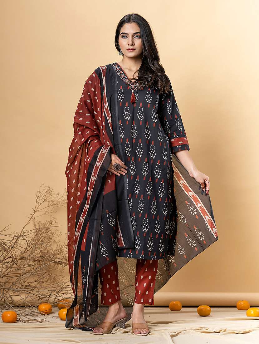 women three quarter sleeve kurta pant with dupatta set - 22058392 -  Standard Image - 3