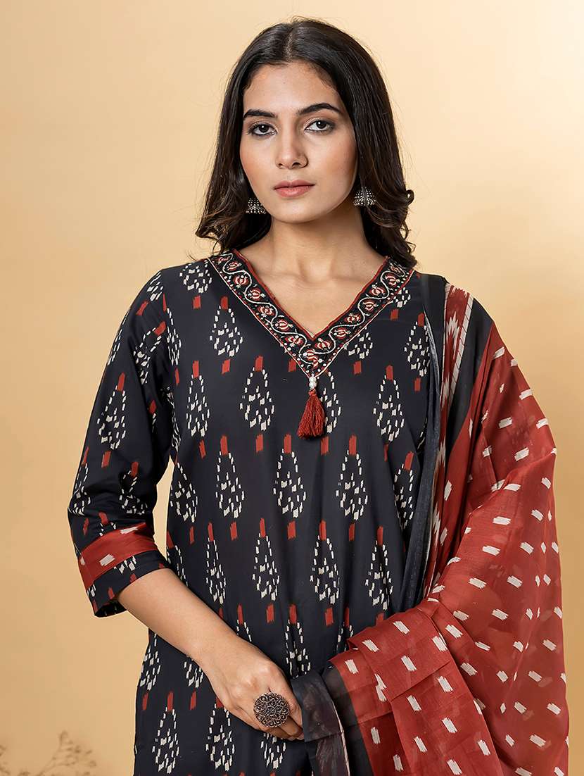 women three quarter sleeve kurta pant with dupatta set - 22058392 -  Standard Image - 5