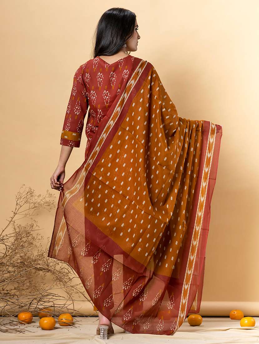 red cotton blend suit  set - 22058417 -  Standard Image - 3