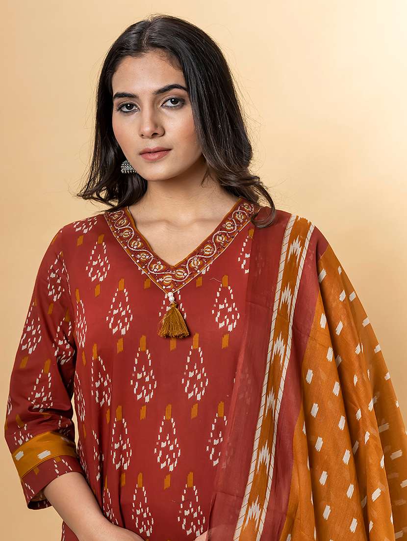 red cotton blend suit  set - 22058417 -  Standard Image - 5