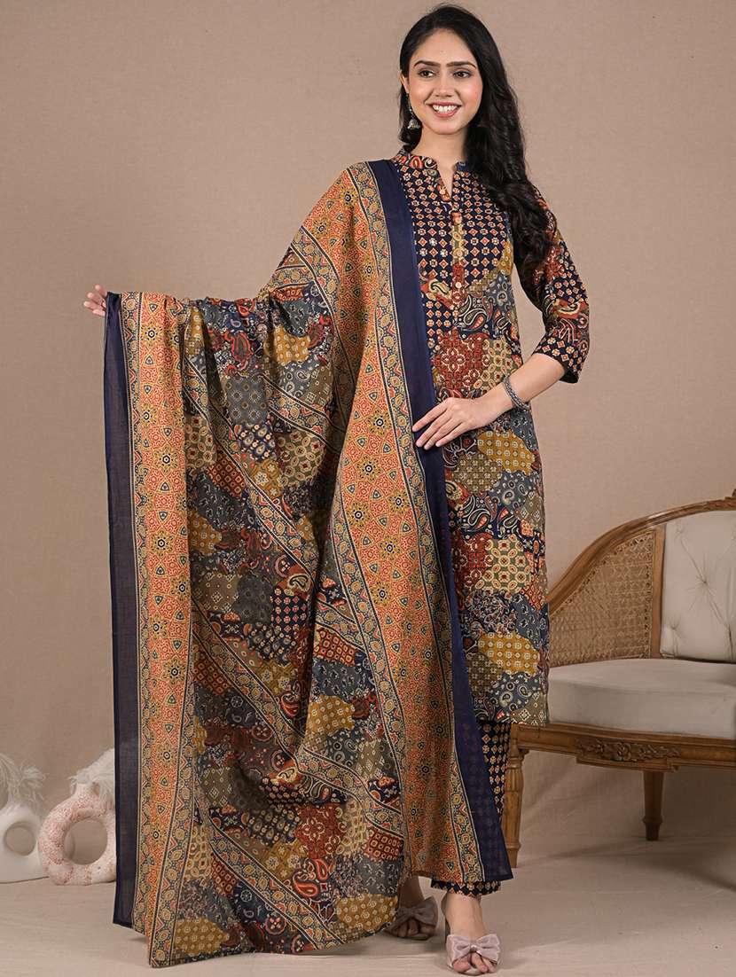 women three quarter sleeve kurta pant with dupatta set - 22058434 - Zoom Image - 0