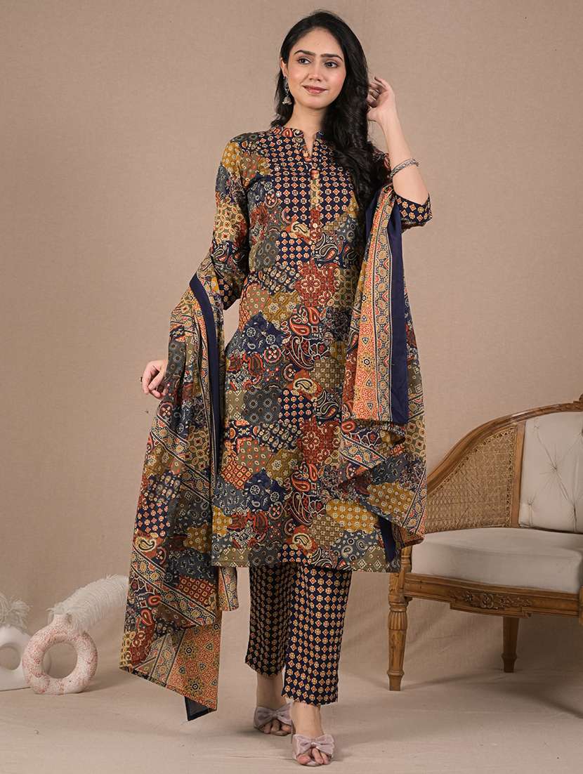 women three quarter sleeve kurta pant with dupatta set - 22058434 - Standard Image - 3
