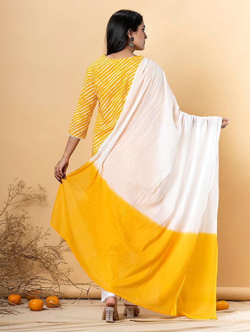 women three quarter sleeve kurta pant with dupatta set - 22058440 -  Standard Image - 3