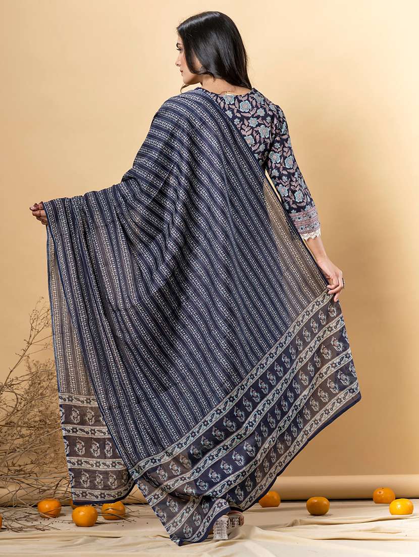 women three quarter sleeve kurta pant with dupatta set - 22058461 -  Standard Image - 3