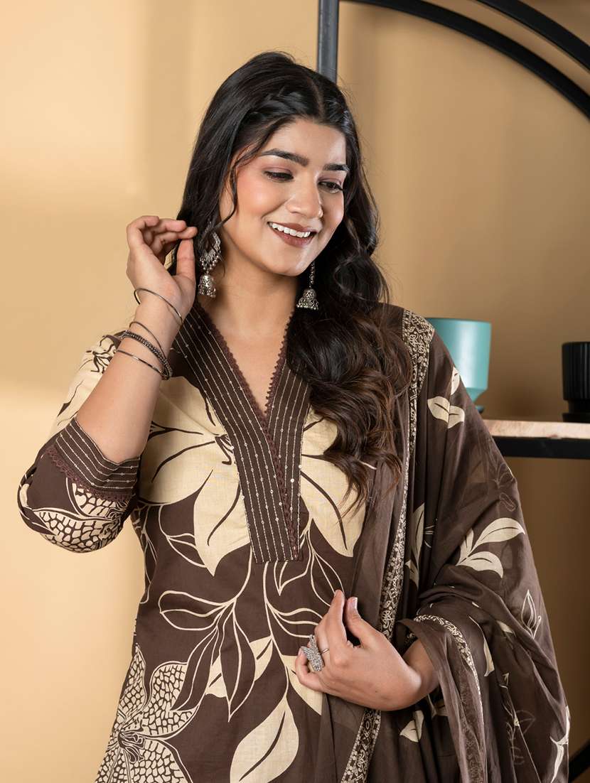women three quarter sleeve kurta pant with dupatta set - 22058484 -  Standard Image - 5