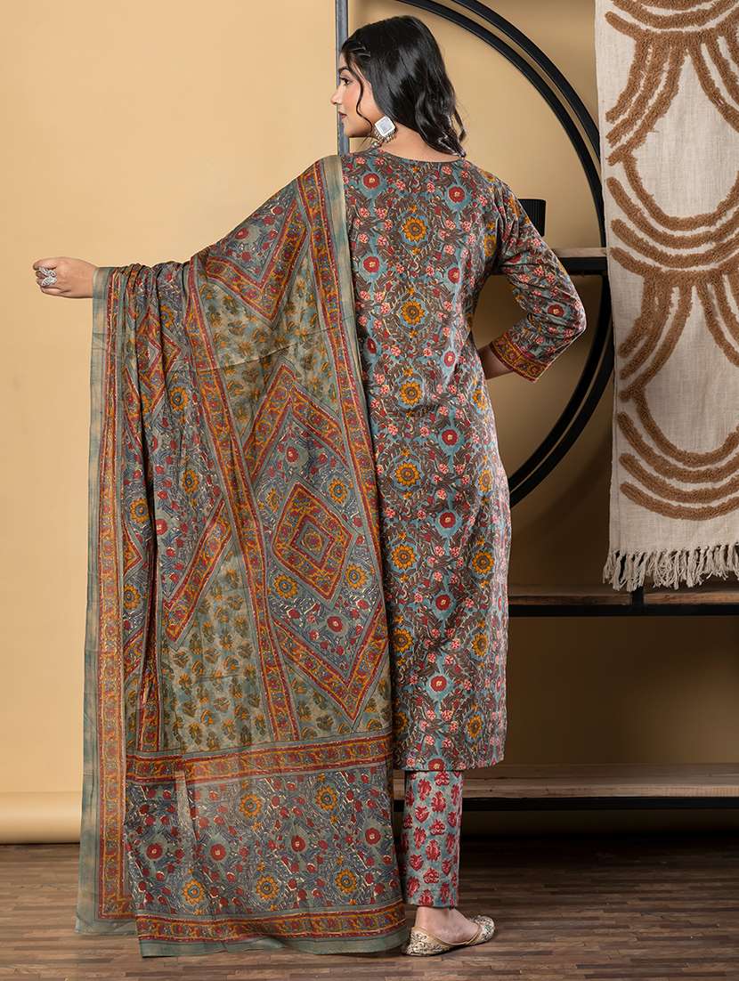 women three quarter sleeve kurta pant with dupatta set - 22058492 -  Standard Image - 3