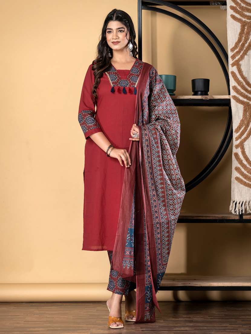 maroon cotton suit  set - 22058493 -  Zoom Image - 0