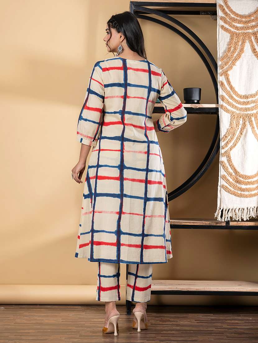 women three quarter sleeve kurta and pant set - 22058503 -  Standard Image - 3