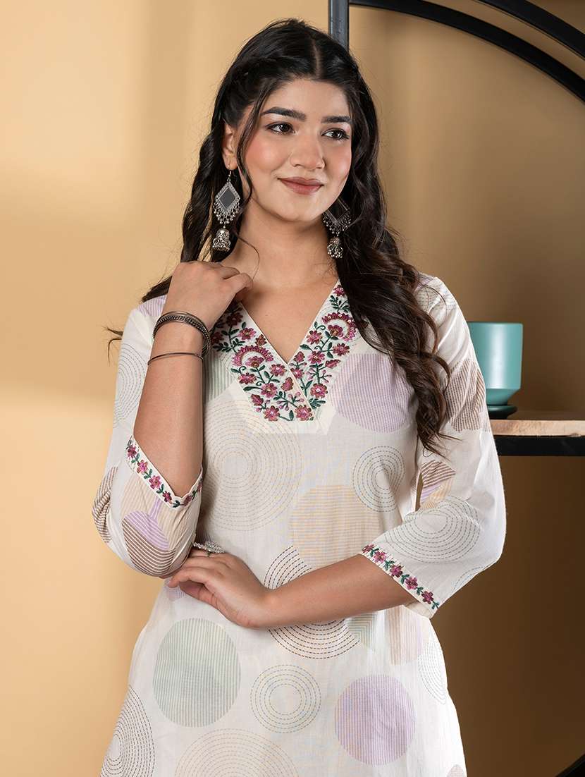 women three quarter sleeve kurta and pant set - 22058505 -  Standard Image - 5