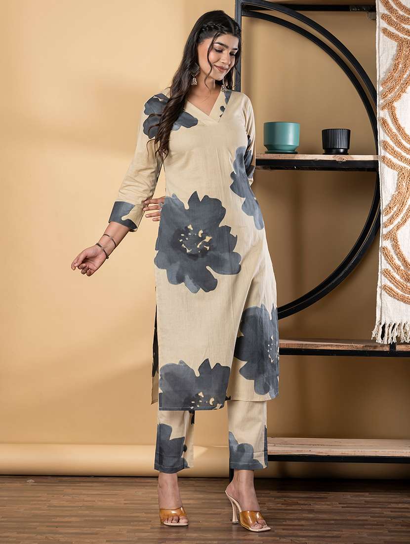 women three quarter sleeve kurta and pant set - 22058512 -  Standard Image - 3