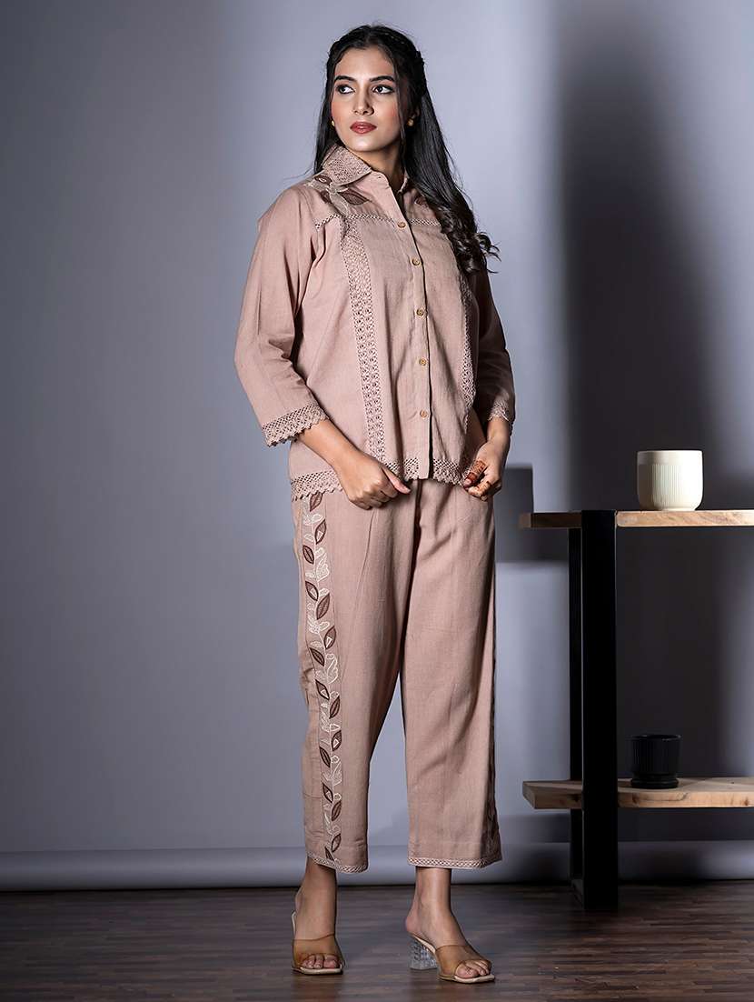 women three quarter sleeve regular fit ethnic co-ord set - 22058640 - Standard Image - 3