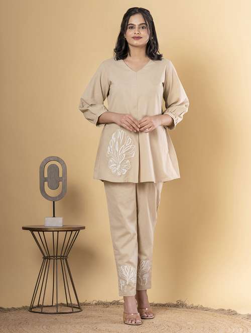 women three quarter sleeve regular fit ethnic co-ord set - 22058654 - Standard Image - 0